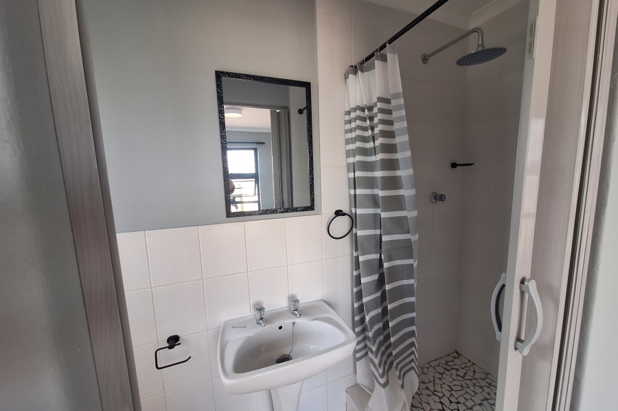 To Let 4 Bedroom Property for Rent in Protea Village Western Cape
